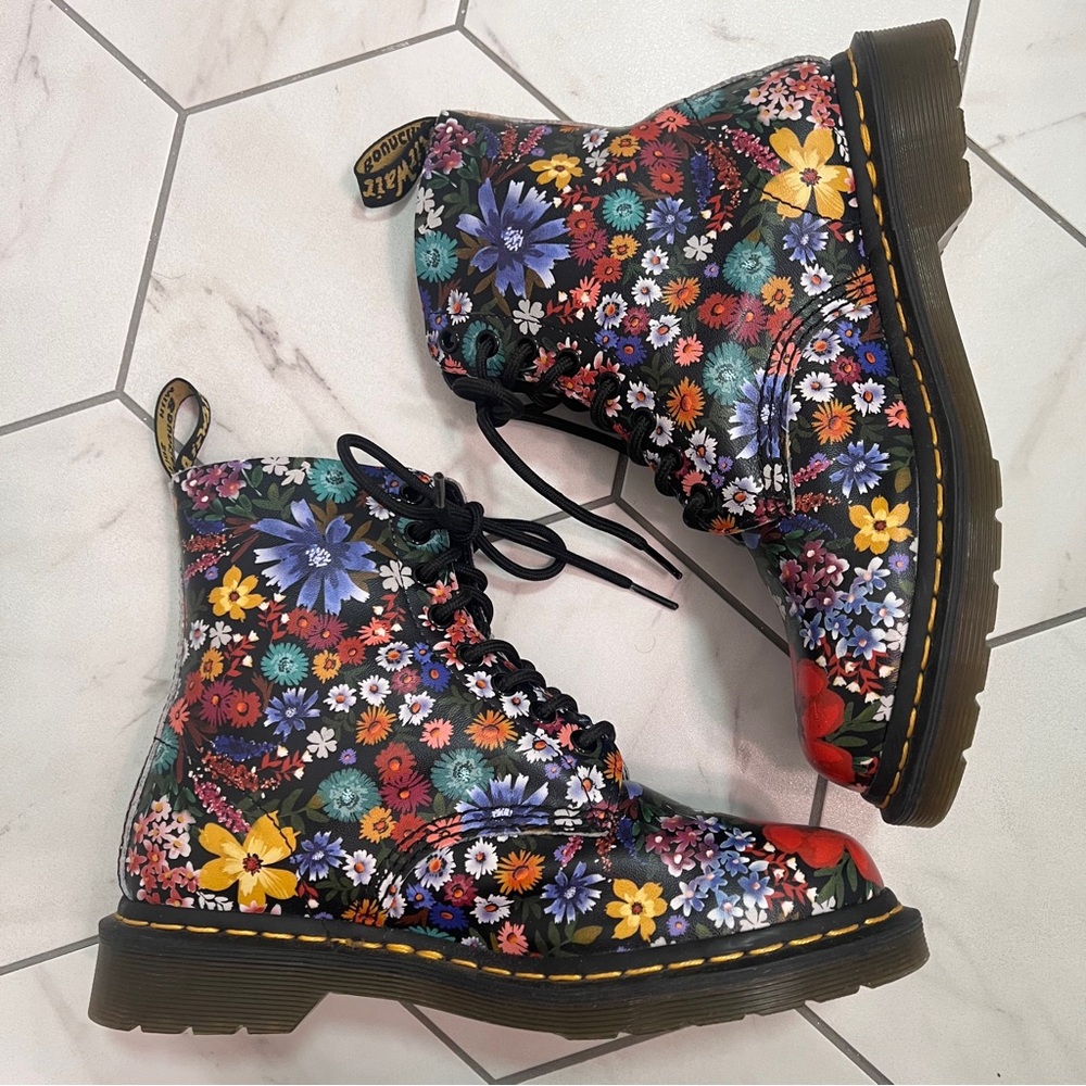 Dr. Martens 1460 Pascal Wanderlust Multicolored Floral Boot Size 8 Women - Picture 4 of 9